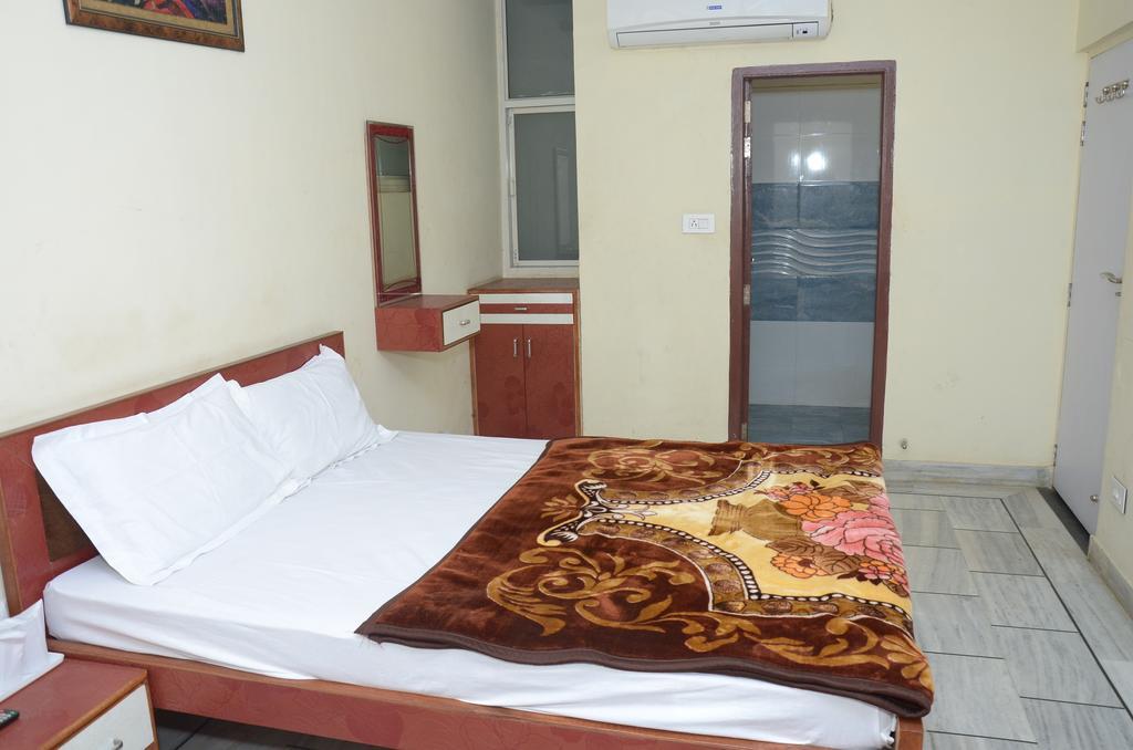 Oyo 15242 Hotel Rathi Palace Jaipur Rum bild