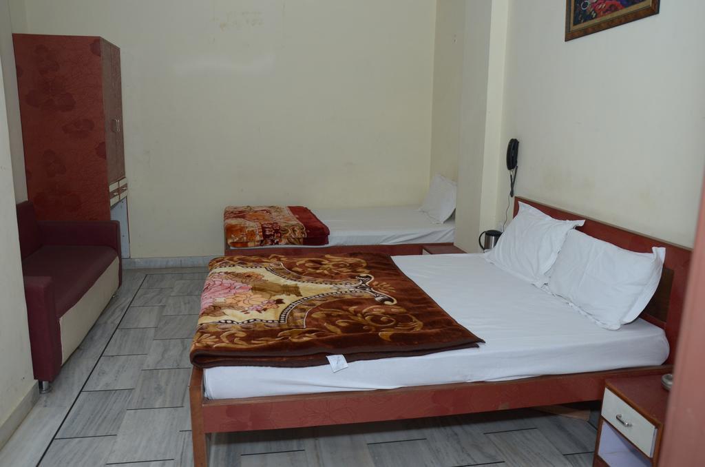 Oyo 15242 Hotel Rathi Palace Jaipur Rum bild