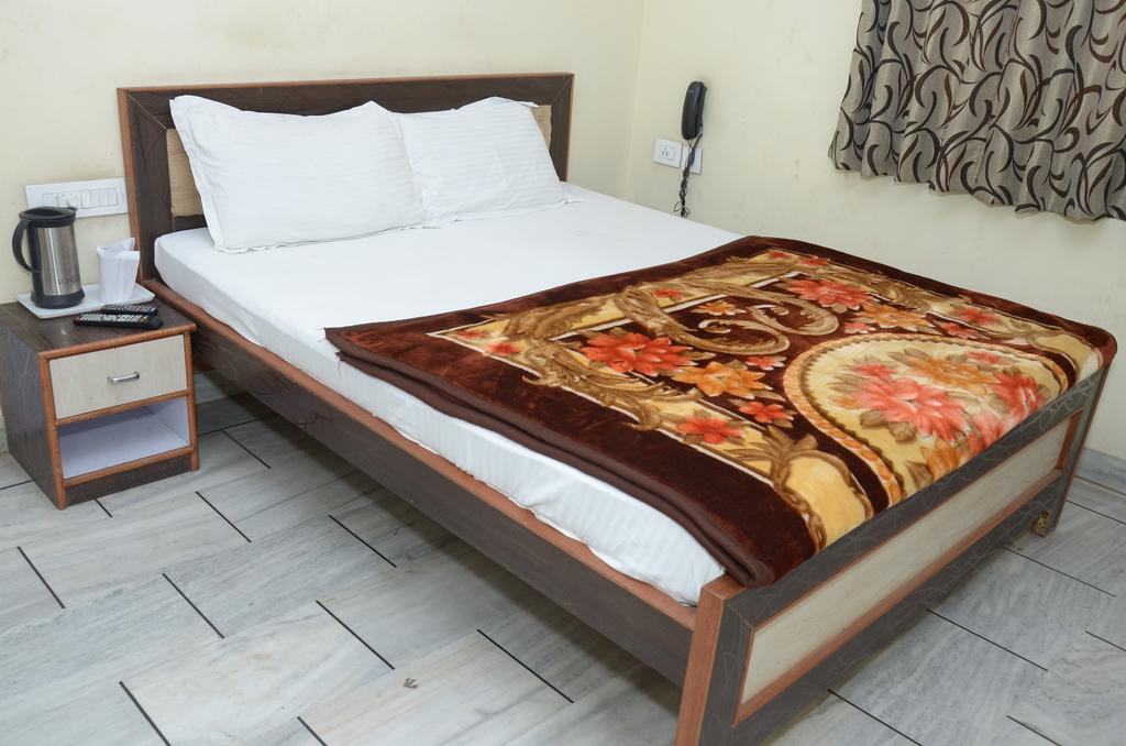 Oyo 15242 Hotel Rathi Palace Jaipur Exteriör bild